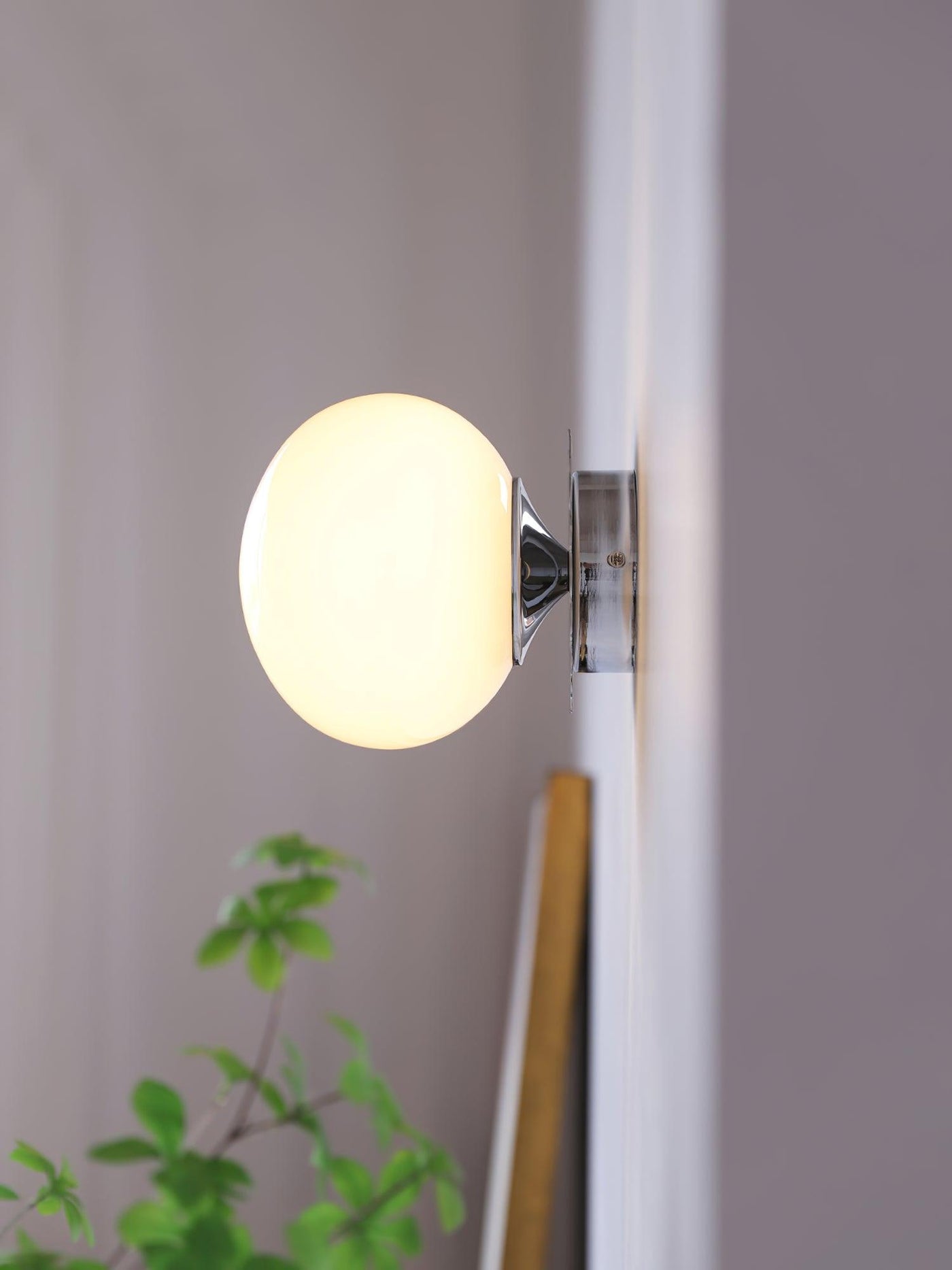 Modern Pink Glass & Metal Table Lamp – Elegant Soft Glow Lighting