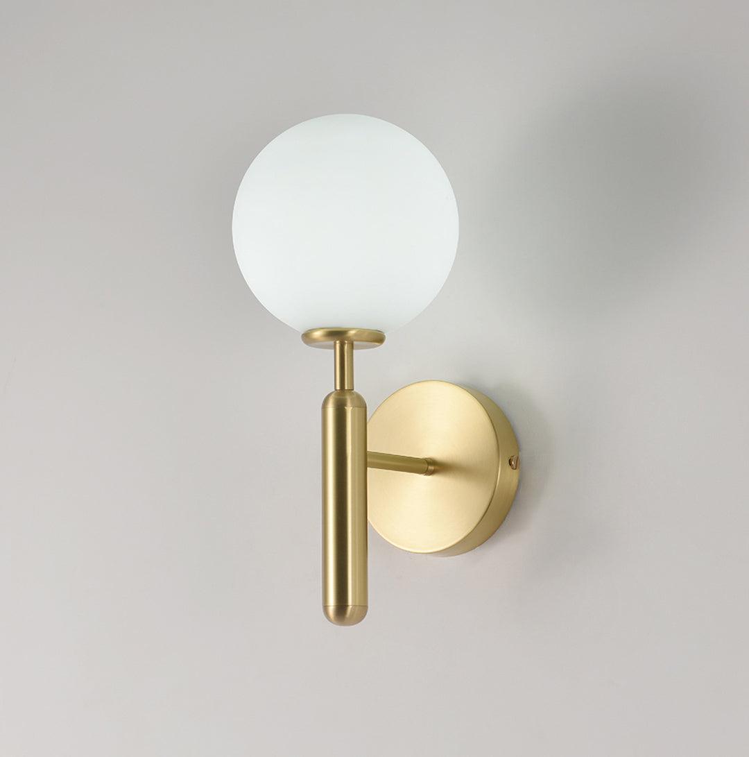 Scandiluxe Minimalist Wall Light – Elegant Brass & Glass Scandinavian Design