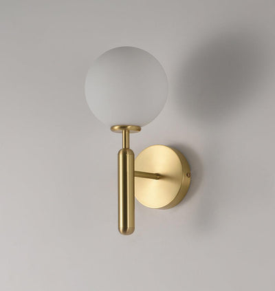 Scandiluxe Minimalist Wall Light – Elegant Brass & Glass Scandinavian Design