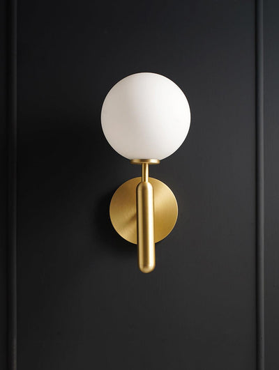 Scandiluxe Minimalist Wall Light – Elegant Brass & Glass Scandinavian Design