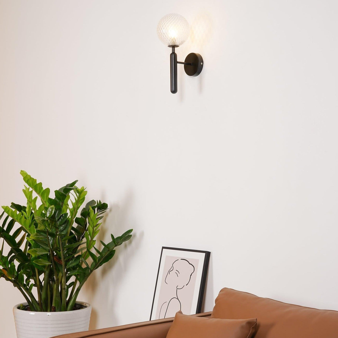 Scandiluxe Minimalist Wall Light – Elegant Brass & Glass Scandinavian Design
