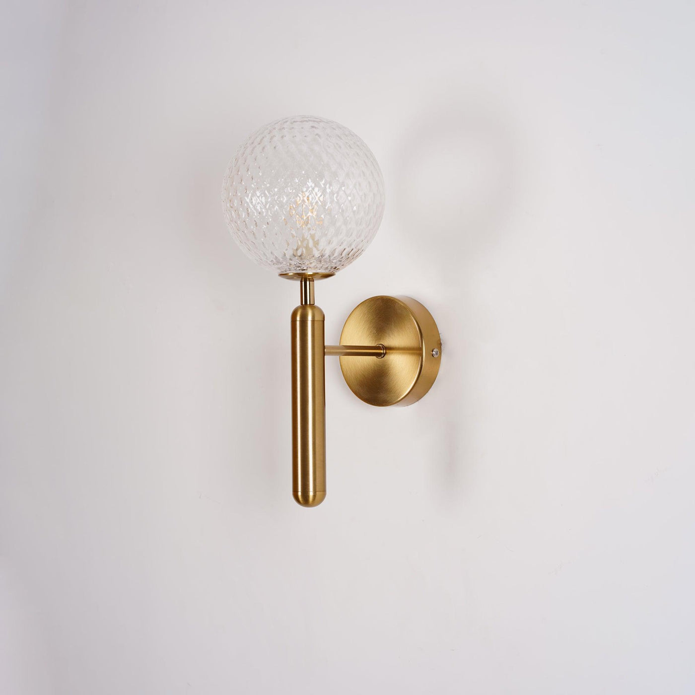 Scandiluxe Minimalist Wall Light – Elegant Brass & Glass Scandinavian Design