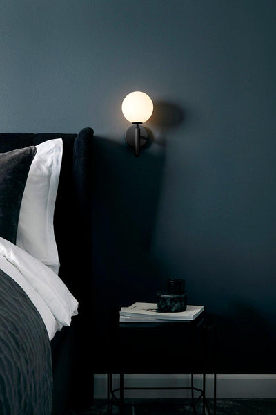 Scandiluxe Minimalist Wall Light – Elegant Brass & Glass Scandinavian Design