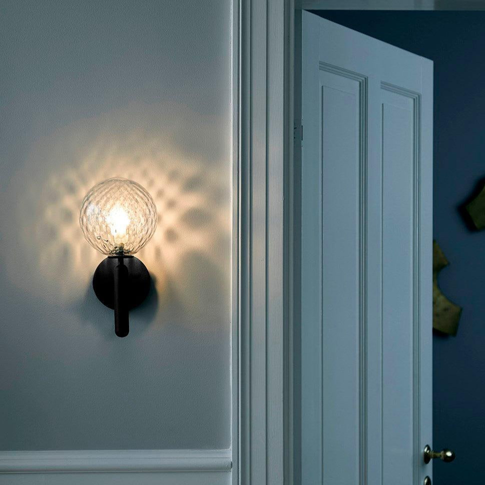 Scandiluxe Minimalist Wall Light – Elegant Brass & Glass Scandinavian Design