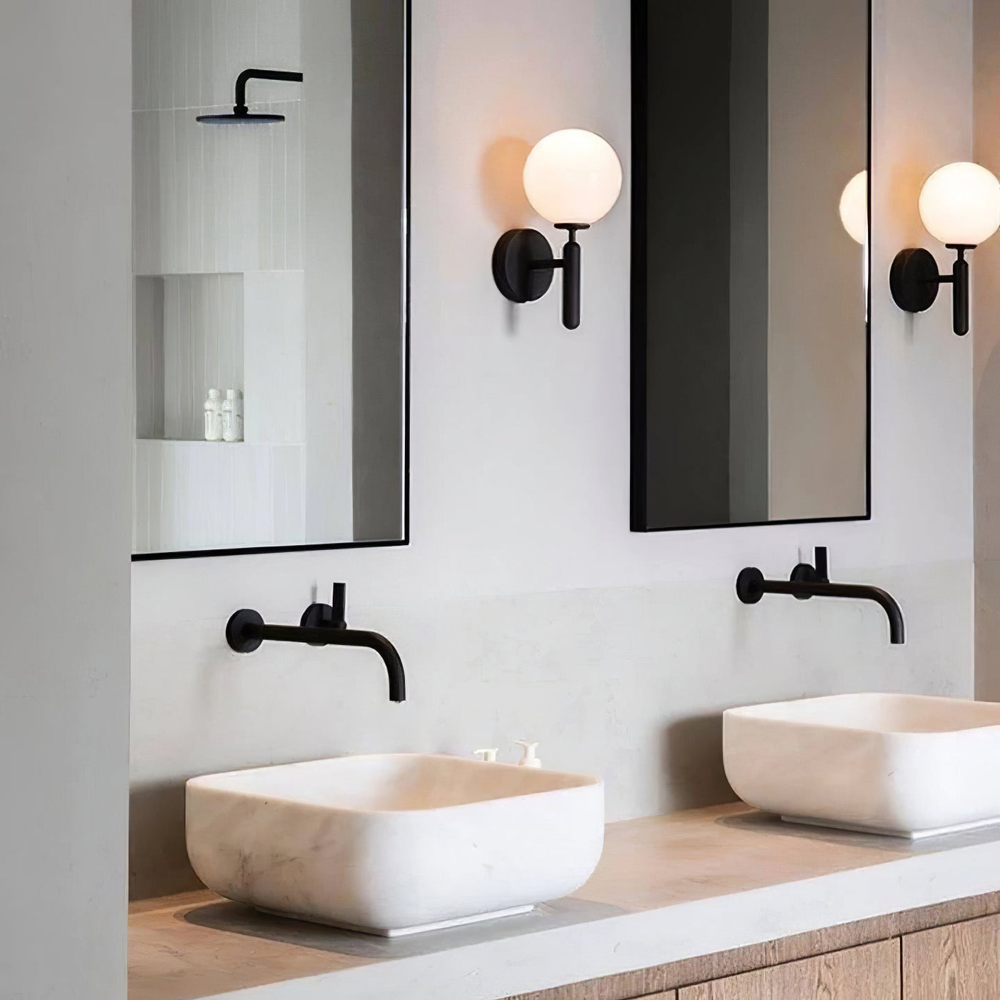 Scandiluxe Minimalist Wall Light – Elegant Brass & Glass Scandinavian Design