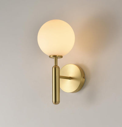Scandiluxe Minimalist Wall Light – Elegant Brass & Glass Scandinavian Design