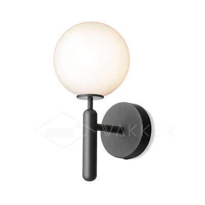 Scandiluxe Minimalist Wall Light – Elegant Brass & Glass Scandinavian Design