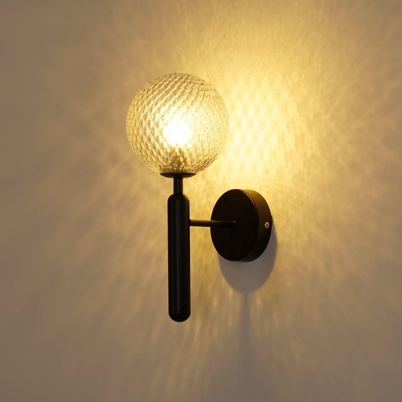 Scandiluxe Minimalist Wall Light – Elegant Brass & Glass Scandinavian Design