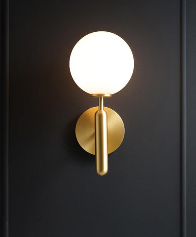 Scandiluxe Minimalist Wall Light – Elegant Brass & Glass Scandinavian Design