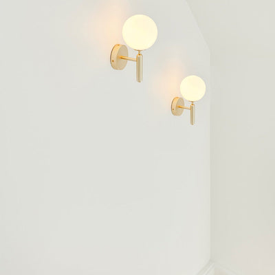 Scandiluxe Minimalist Wall Light – Elegant Brass & Glass Scandinavian Design