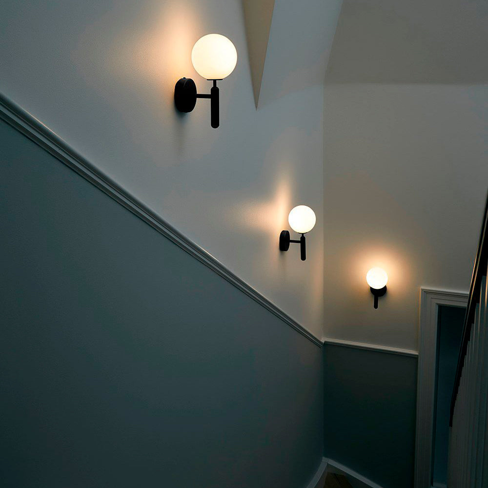 Scandiluxe Minimalist Wall Light – Elegant Brass & Glass Scandinavian Design