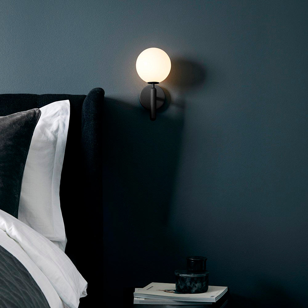 Scandiluxe Minimalist Wall Light – Elegant Brass & Glass Scandinavian Design