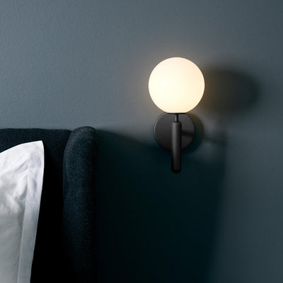 Scandiluxe Minimalist Wall Light – Elegant Brass & Glass Scandinavian Design
