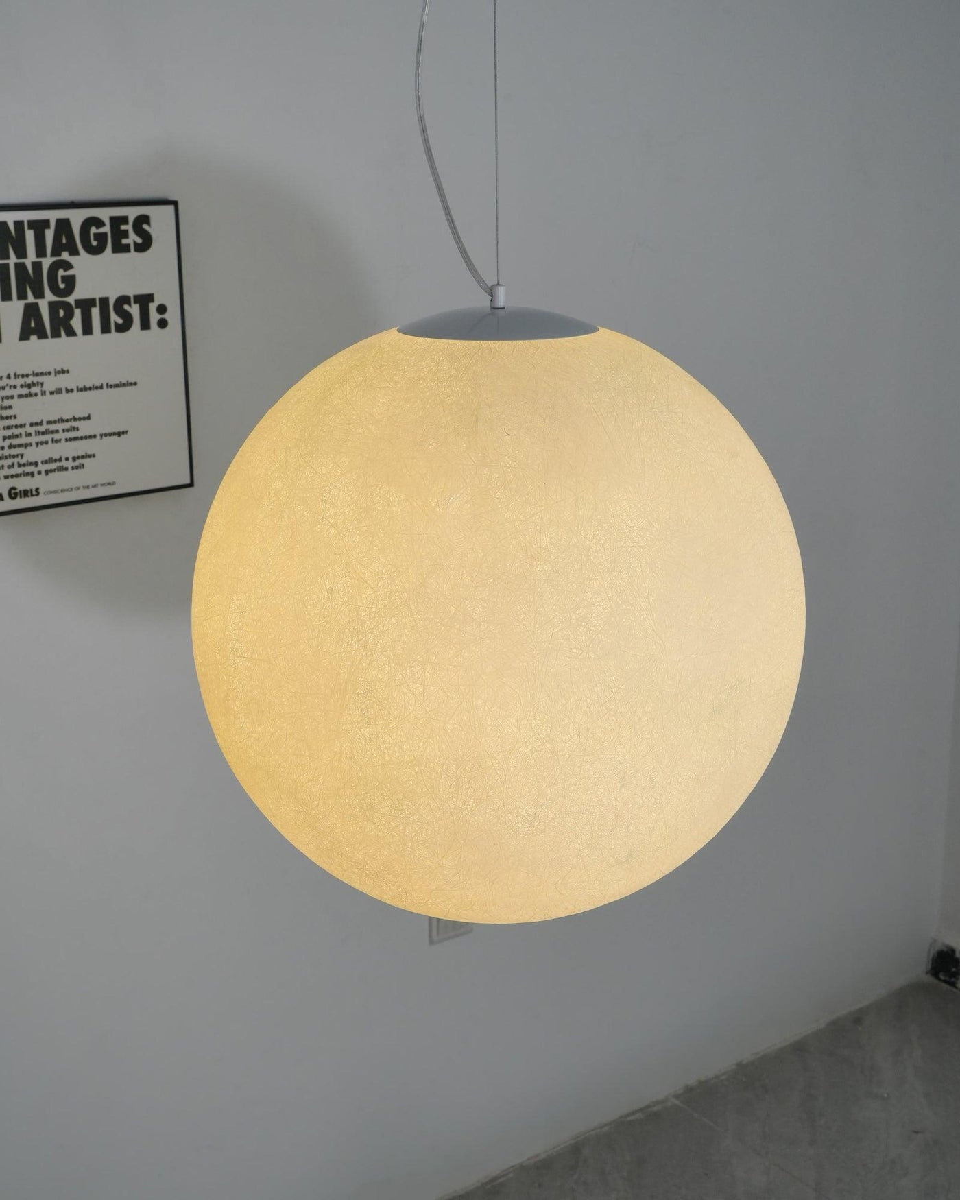 Moon Pendant Light – Celestial Glow for a Serene Atmosphere