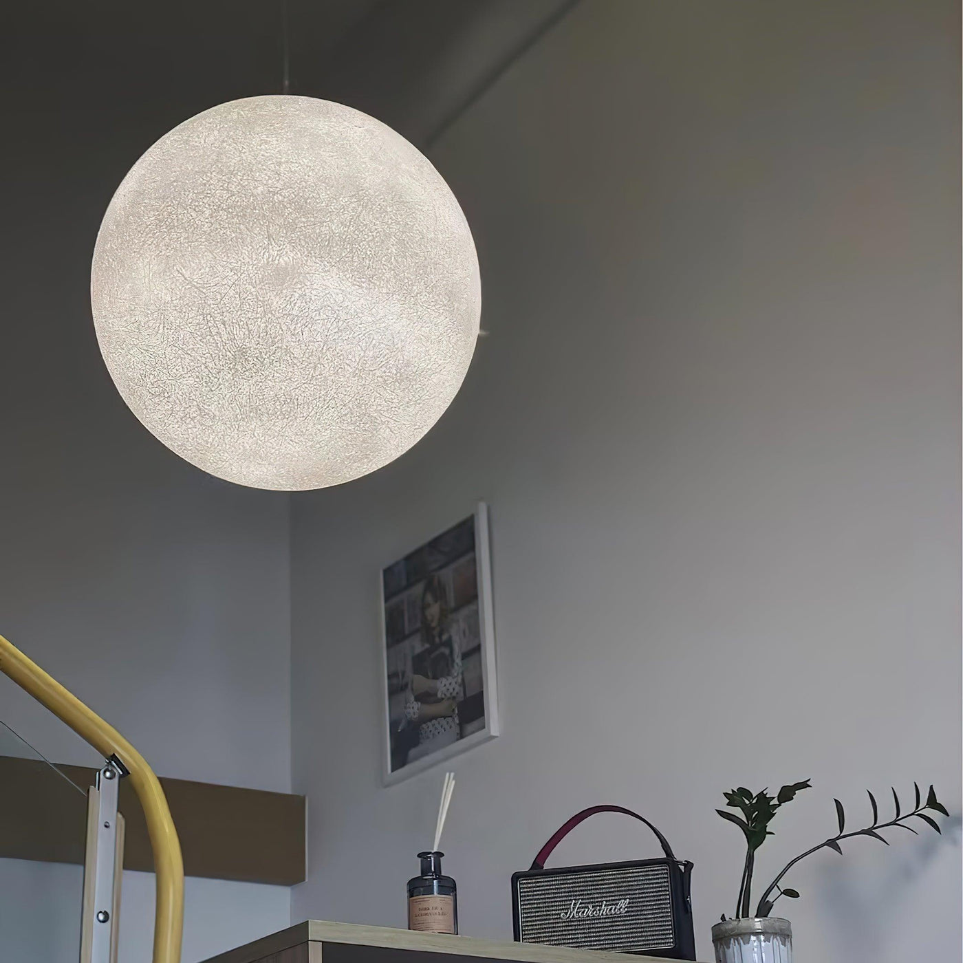 Moon Pendant Light – Celestial Glow for a Serene Atmosphere