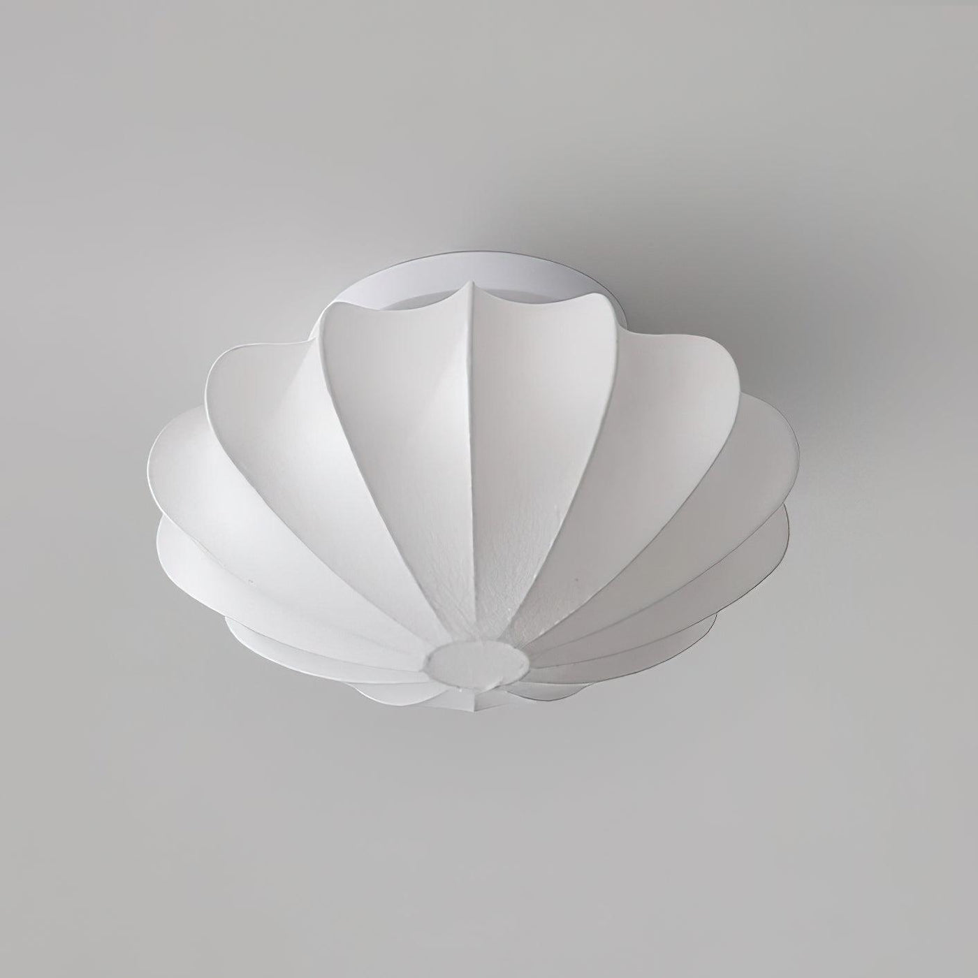 Seashell-Inspired Ceiling Light – Elegant Illumination with Organic Design