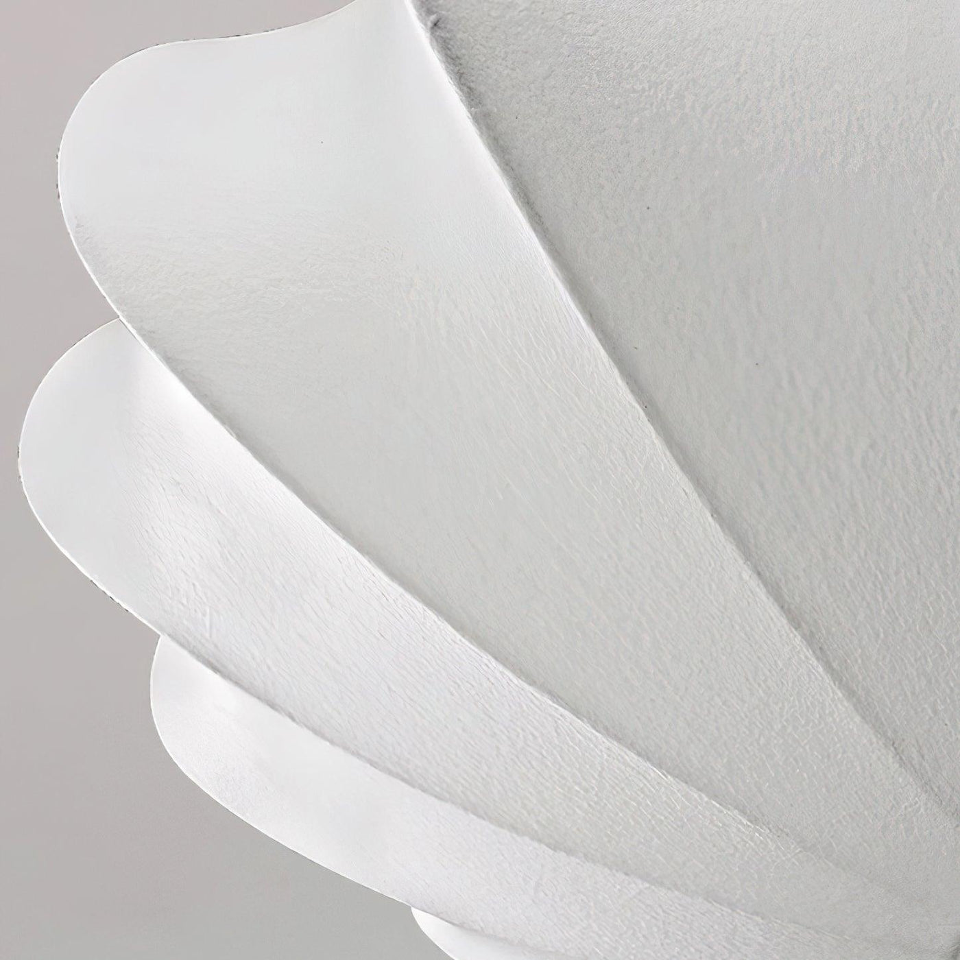 Seashell-Inspired Ceiling Light – Elegant Illumination with Organic Design