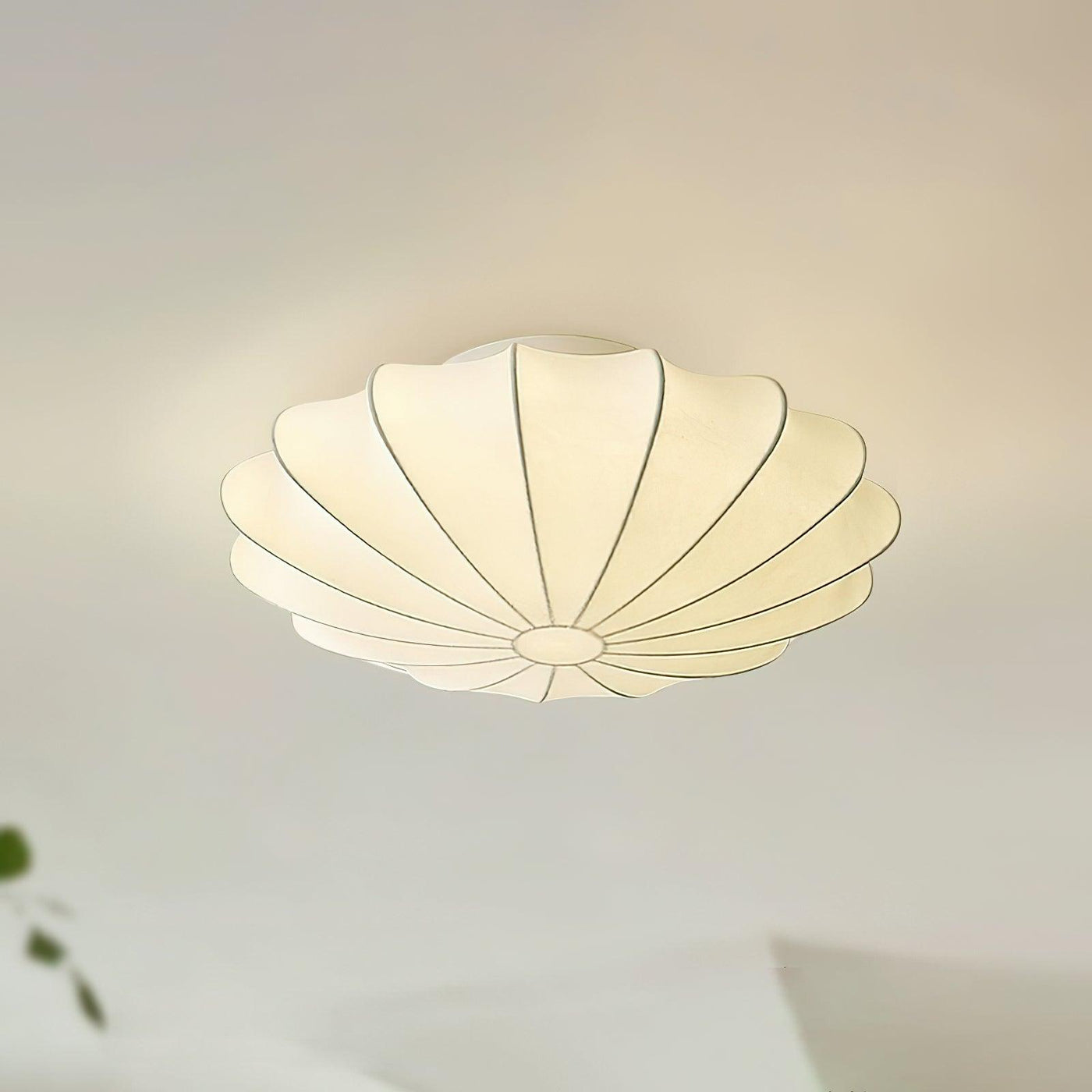 Seashell-Inspired Ceiling Light – Elegant Illumination with Organic Design