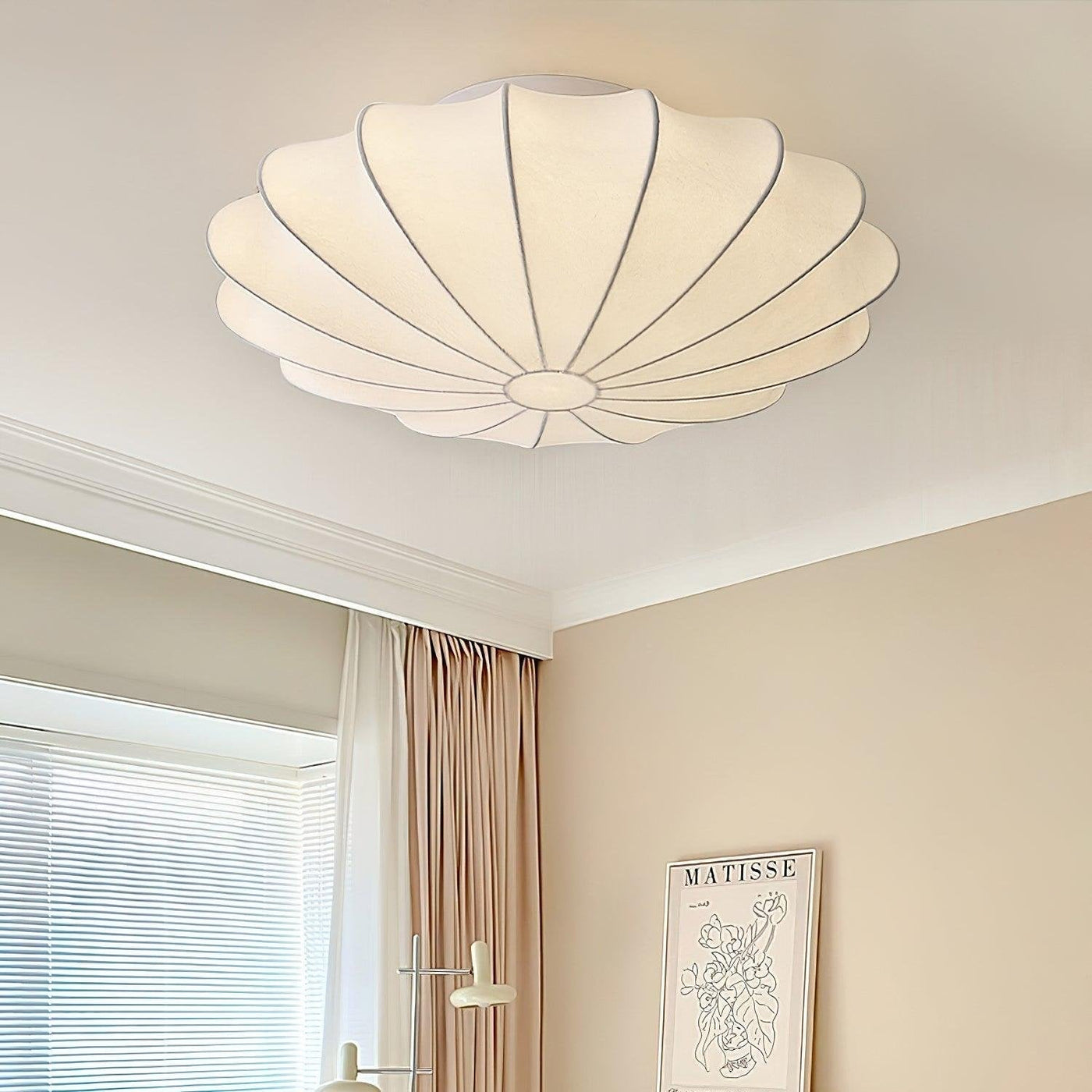 Seashell-Inspired Ceiling Light – Elegant Illumination with Organic Design