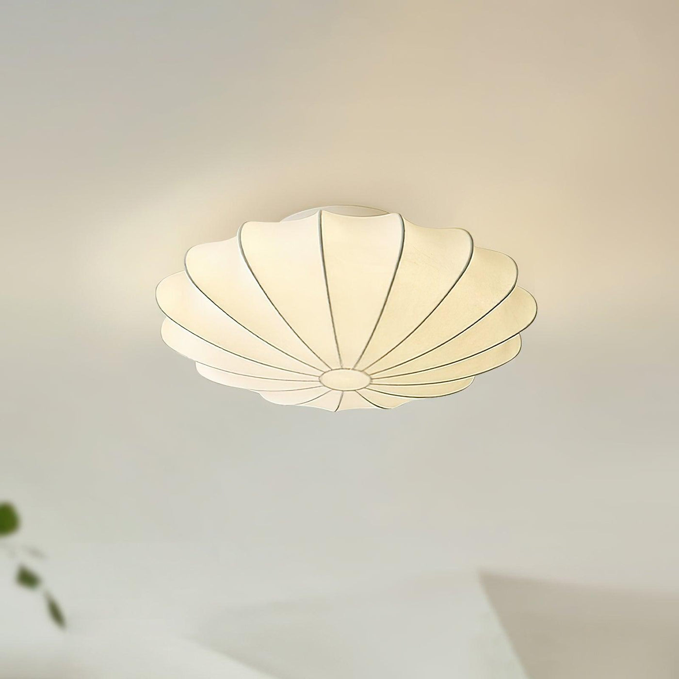 Seashell-Inspired Ceiling Light – Elegant Illumination with Organic Design