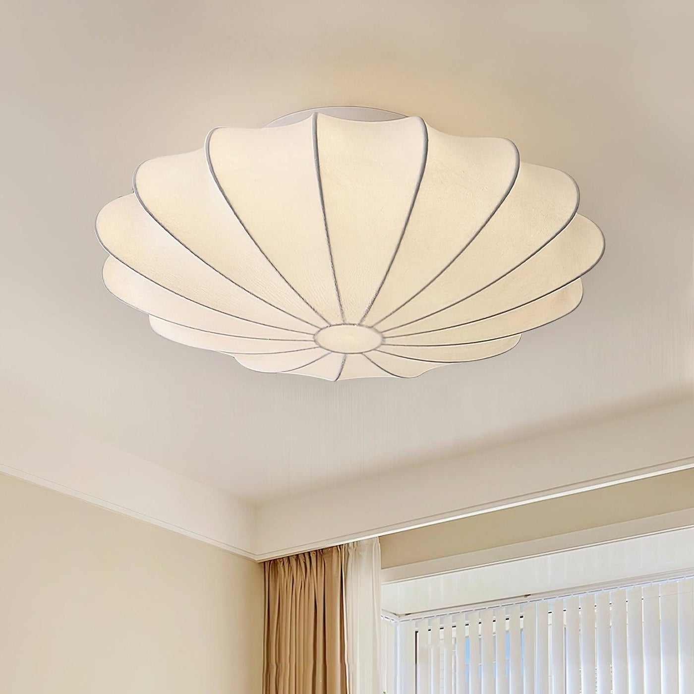 Seashell-Inspired Ceiling Light – Elegant Illumination with Organic Design