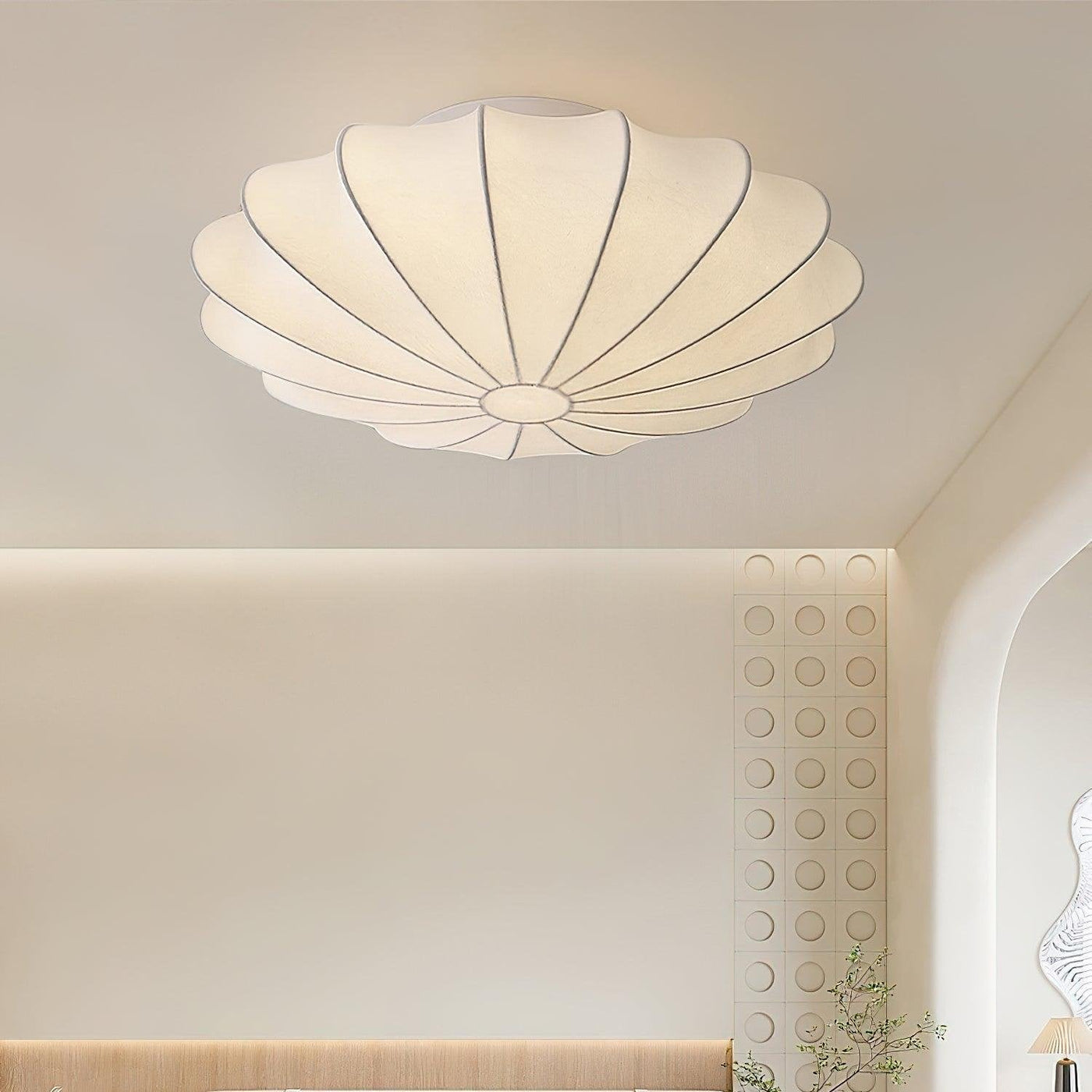 Seashell-Inspired Ceiling Light – Elegant Illumination with Organic Design