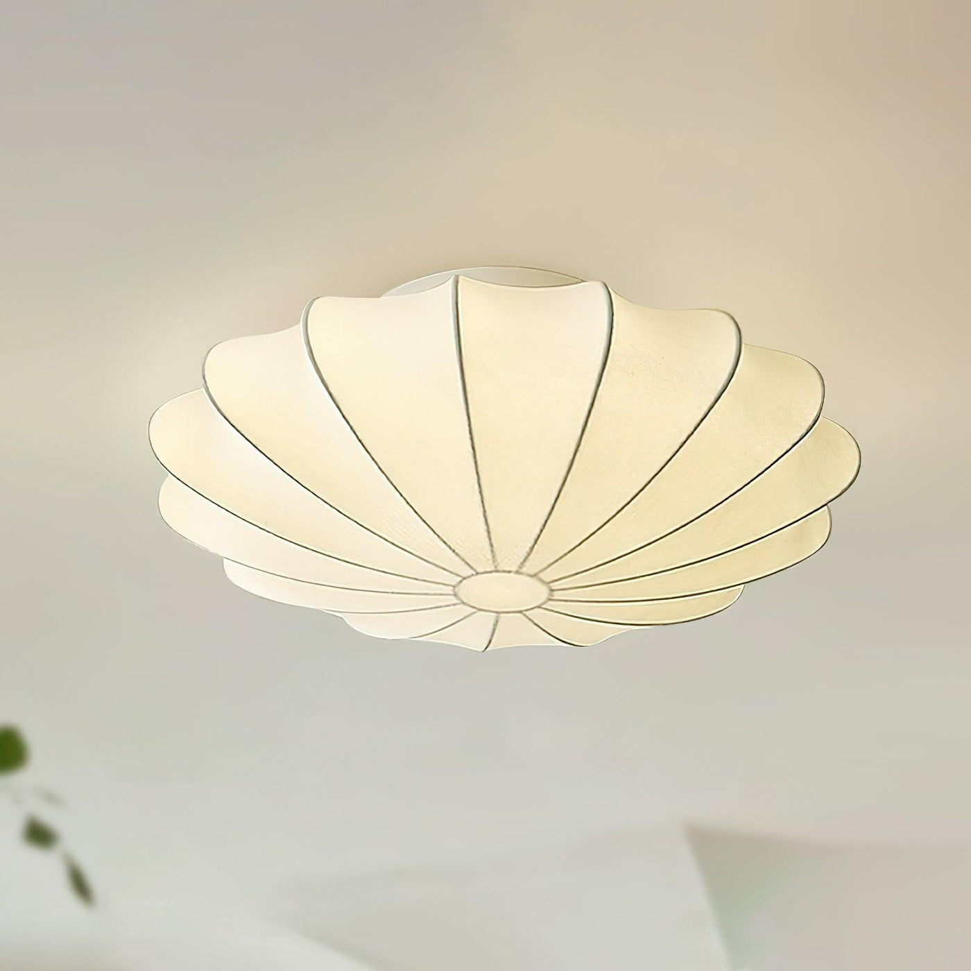 Seashell-Inspired Ceiling Light – Elegant Illumination with Organic Design
