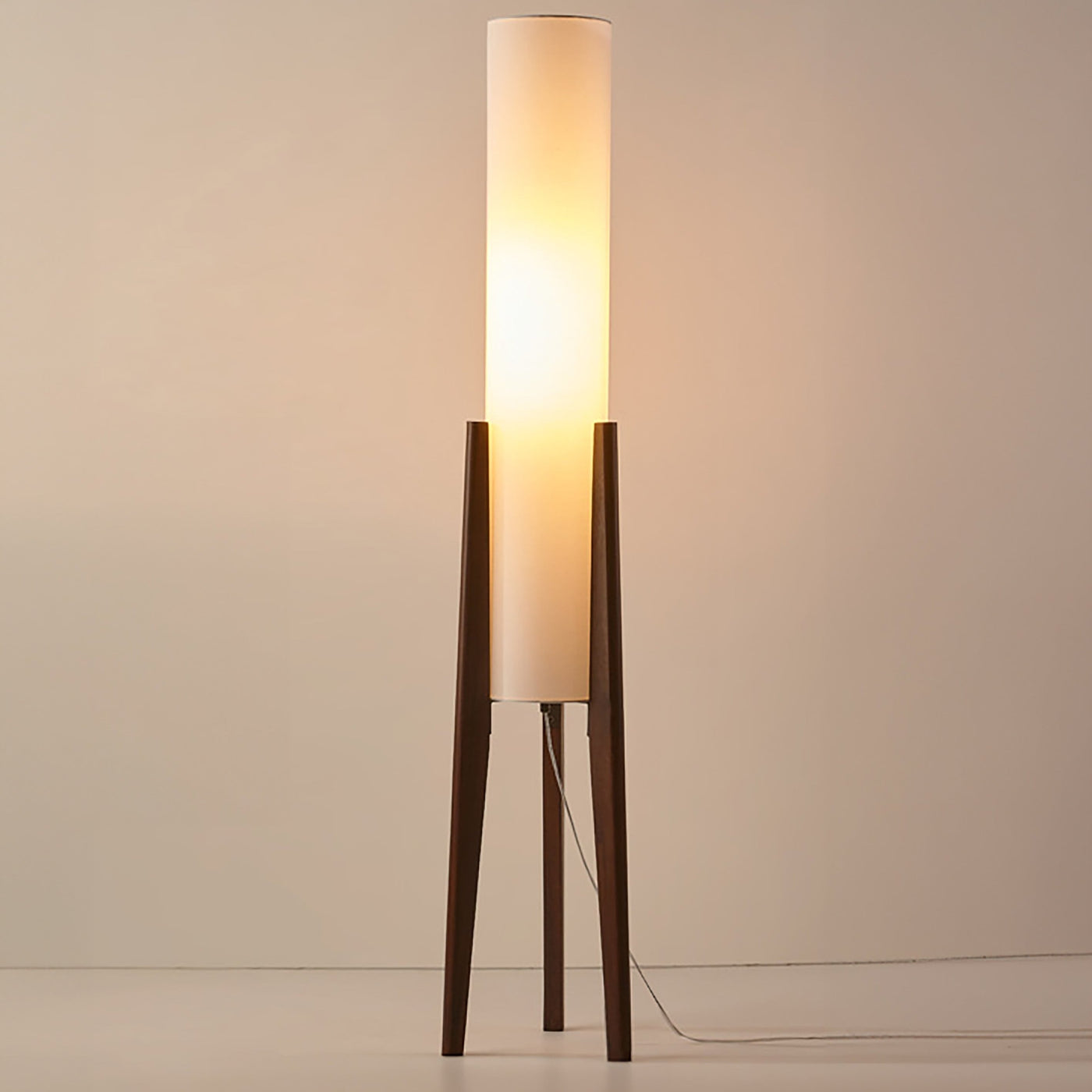 Walnut Floor Lamp – Nordic Elegance with Warm Ambient Lighting