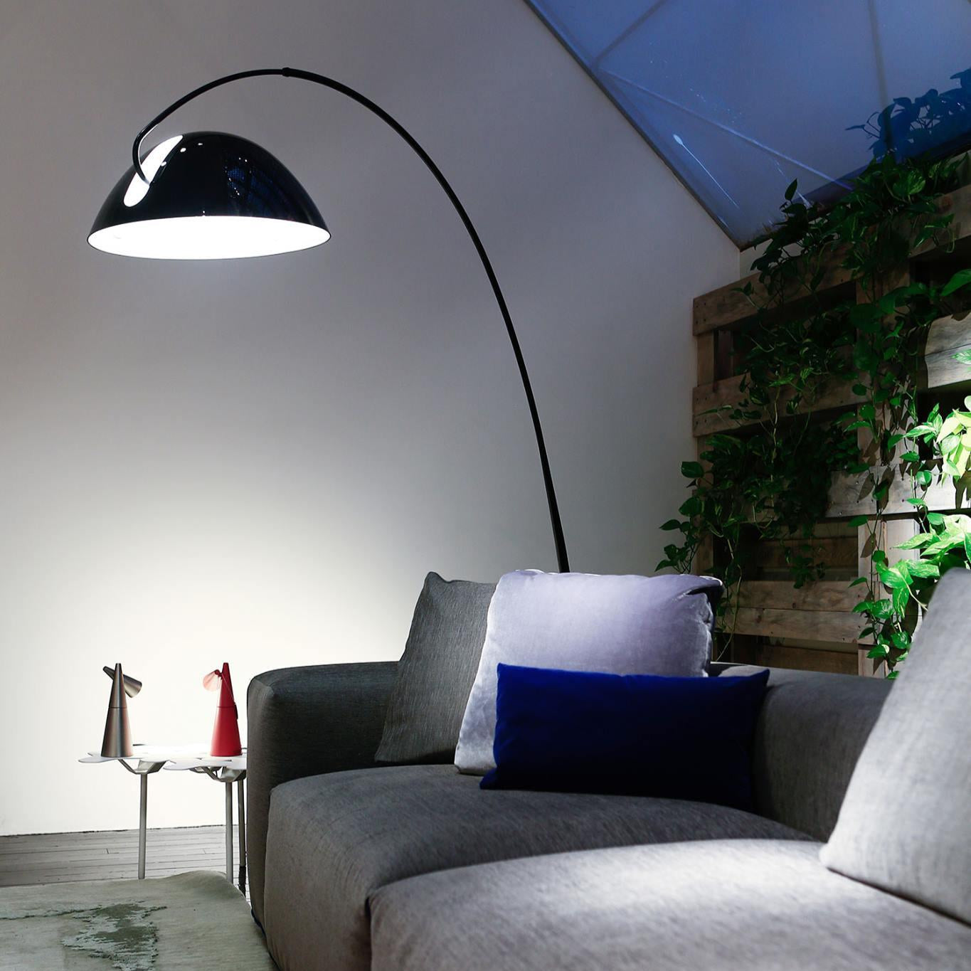 Verse Arc Floor Lamp – Sleek Adjustable Metal Lamp with Scandinavian Design
