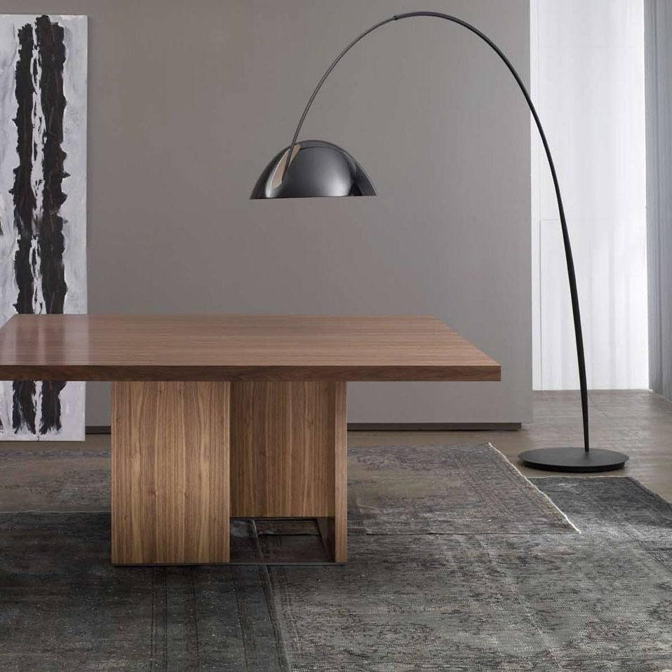 Verse Arc Floor Lamp – Sleek Adjustable Metal Lamp with Scandinavian Design
