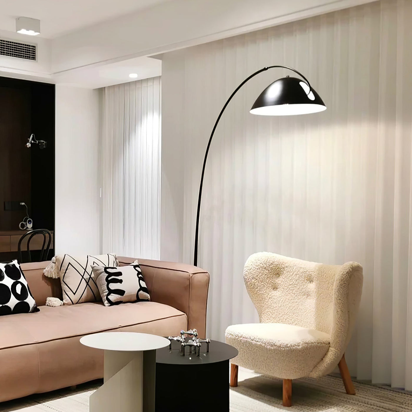 Verse Arc Floor Lamp – Sleek Adjustable Metal Lamp with Scandinavian Design
