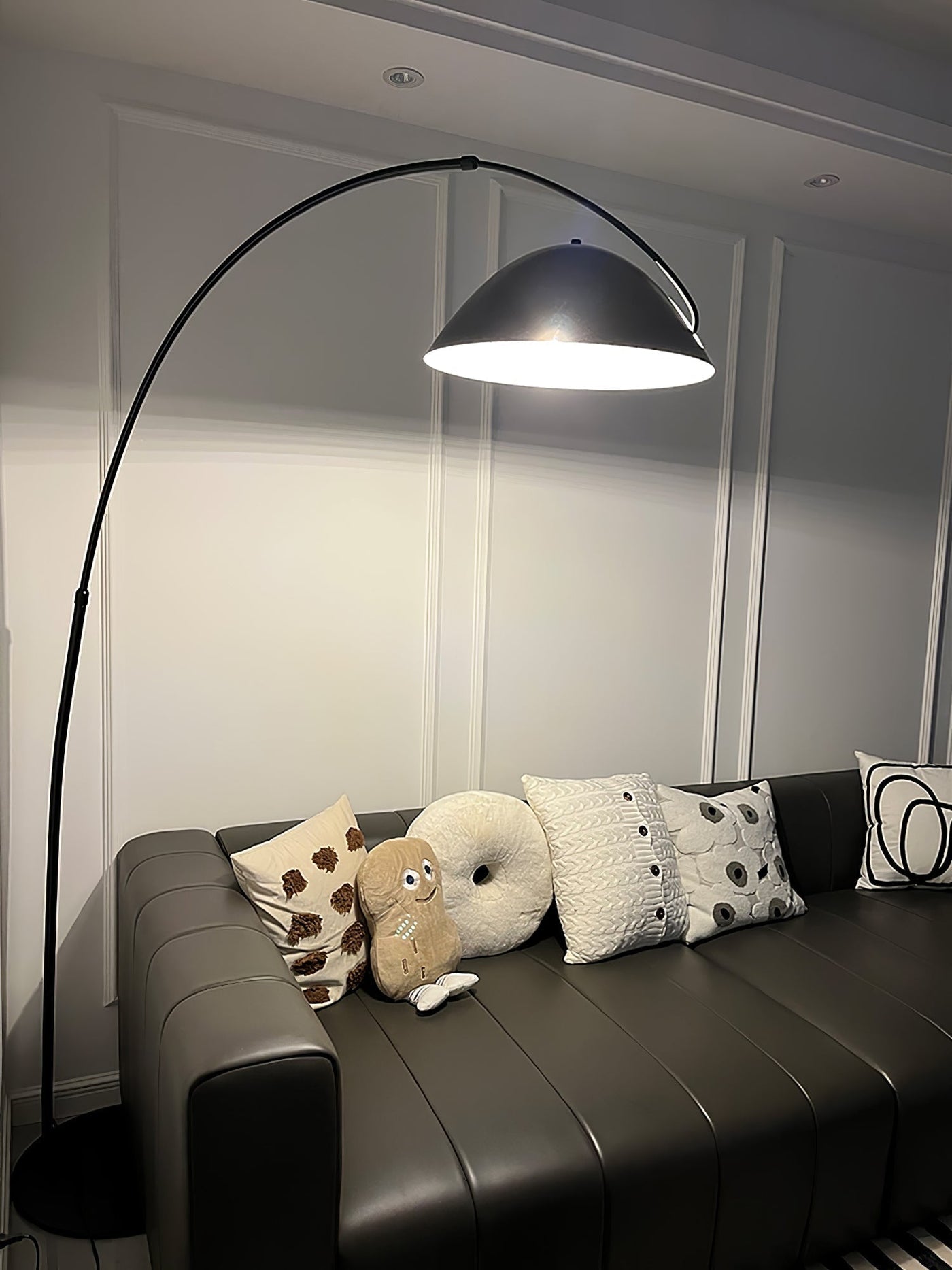 Verse Arc Floor Lamp – Sleek Adjustable Metal Lamp with Scandinavian Design