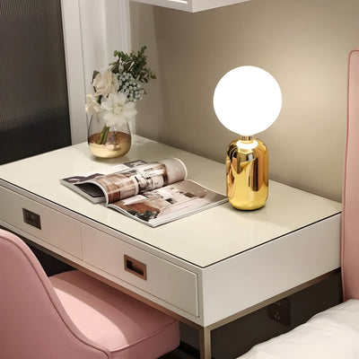 RAISO Table Lamp – Timeless Elegance in a Refined Design