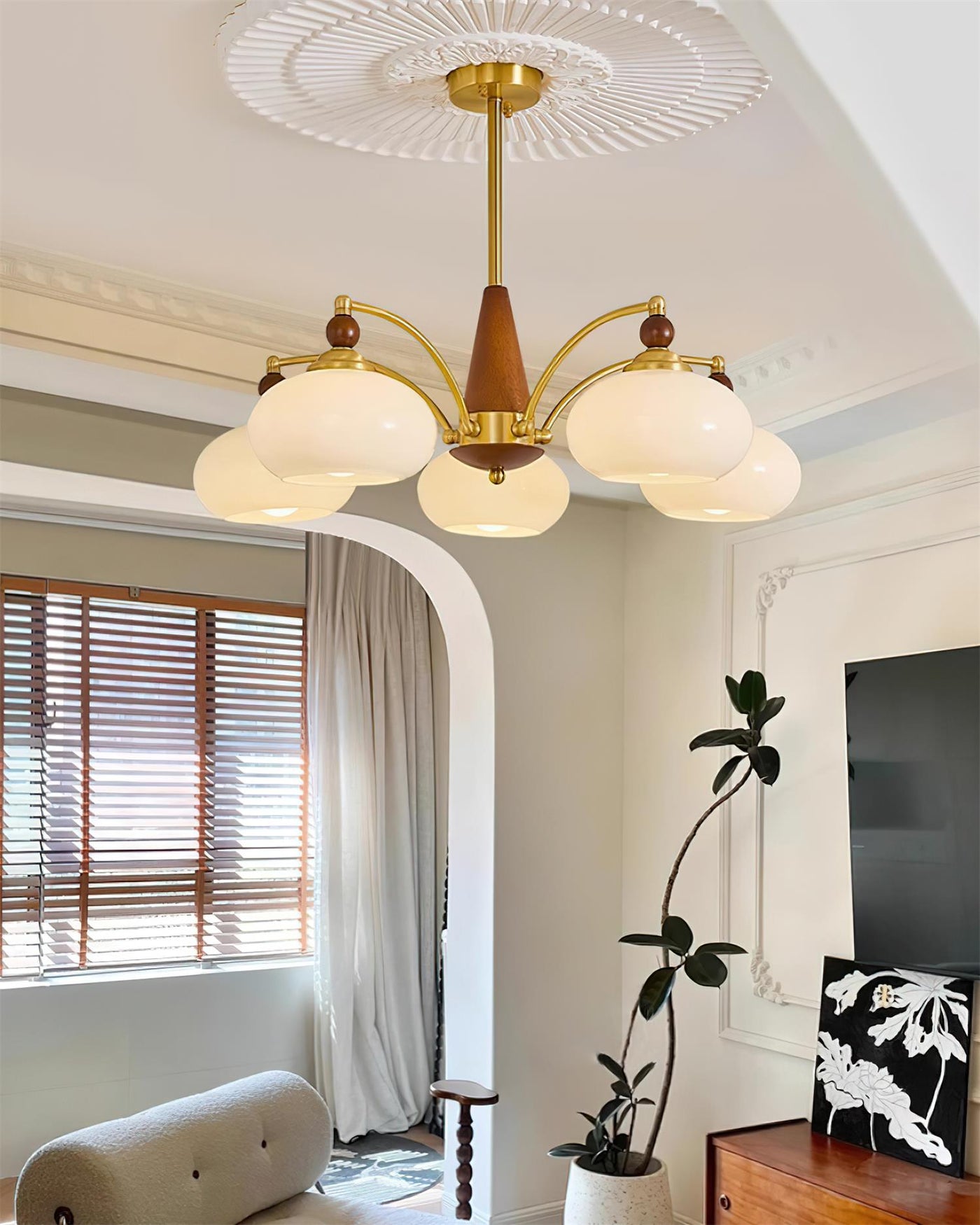 Retro Melodica Chandelier – Victorian-Inspired Elegance with Timeless Craftsmanship