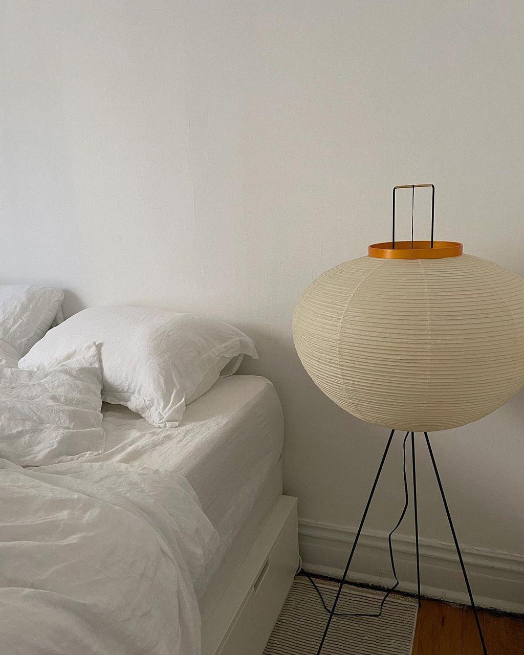 Rice Paper Floor Lamp – Minimalist Soft Glow Lighting for a Tranquil Ambience