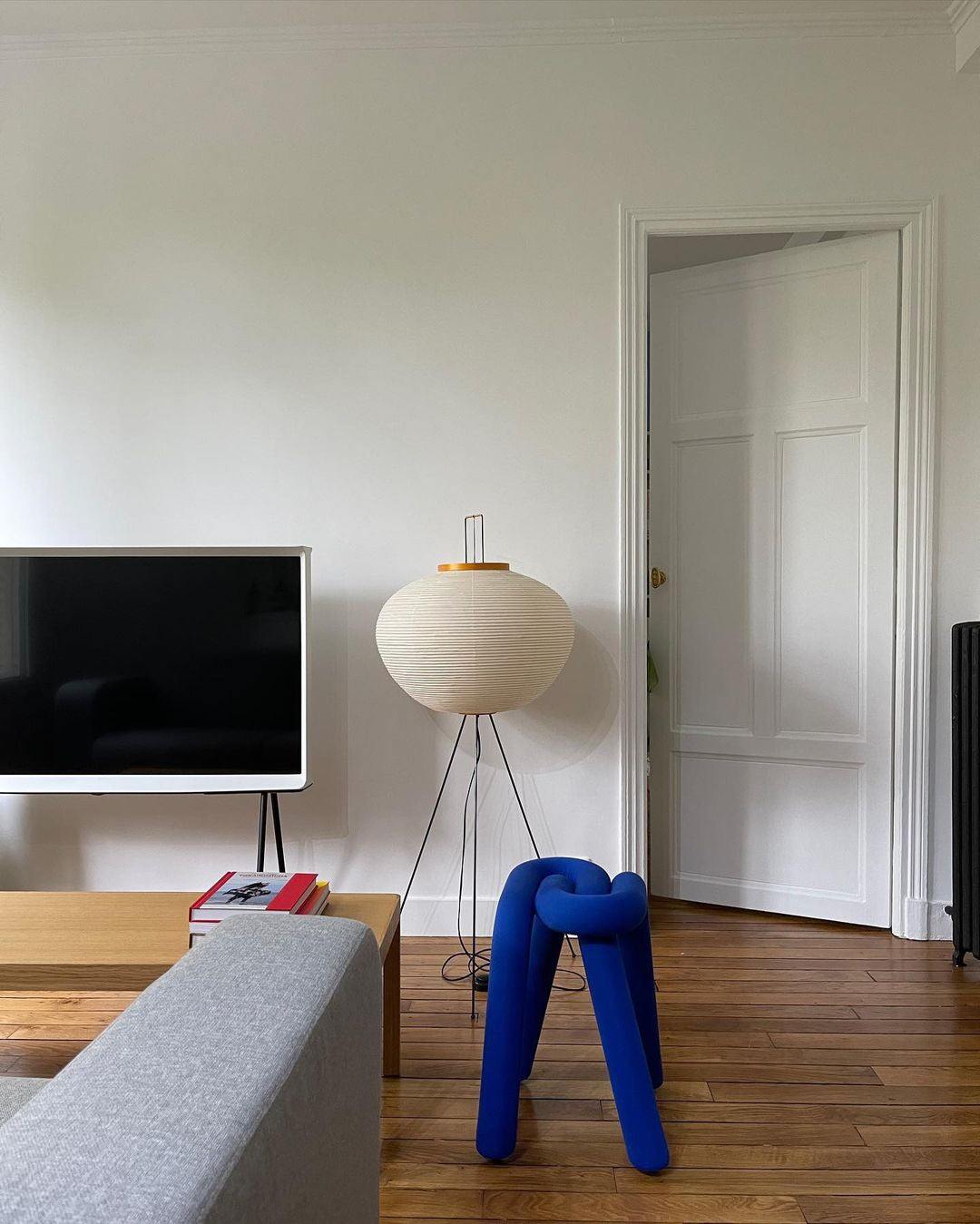 Rice Paper Floor Lamp – Minimalist Soft Glow Lighting for a Tranquil Ambience