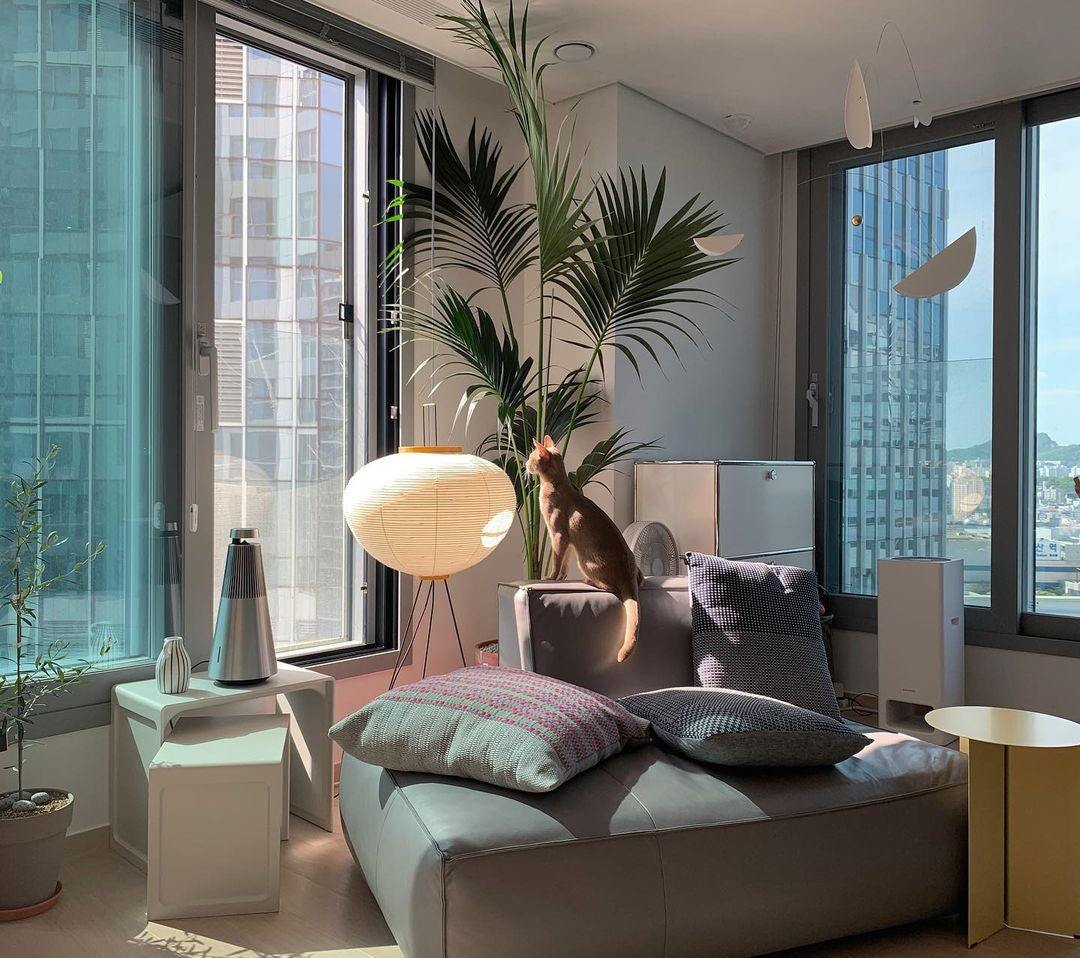 Rice Paper Floor Lamp – Minimalist Soft Glow Lighting for a Tranquil Ambience