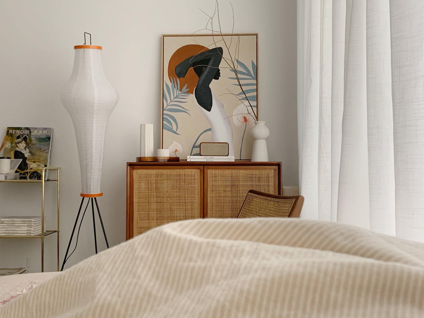 Rice Paper Floor Lamp – Minimalist Soft Glow Lighting for a Tranquil Ambience