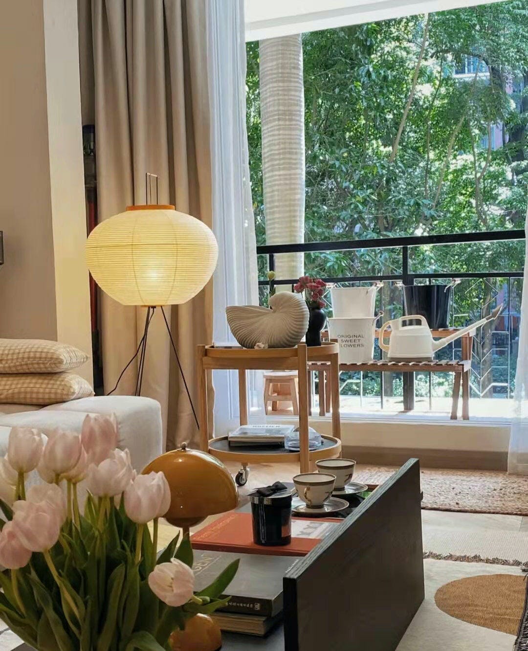 Rice Paper Floor Lamp – Minimalist Soft Glow Lighting for a Tranquil Ambience
