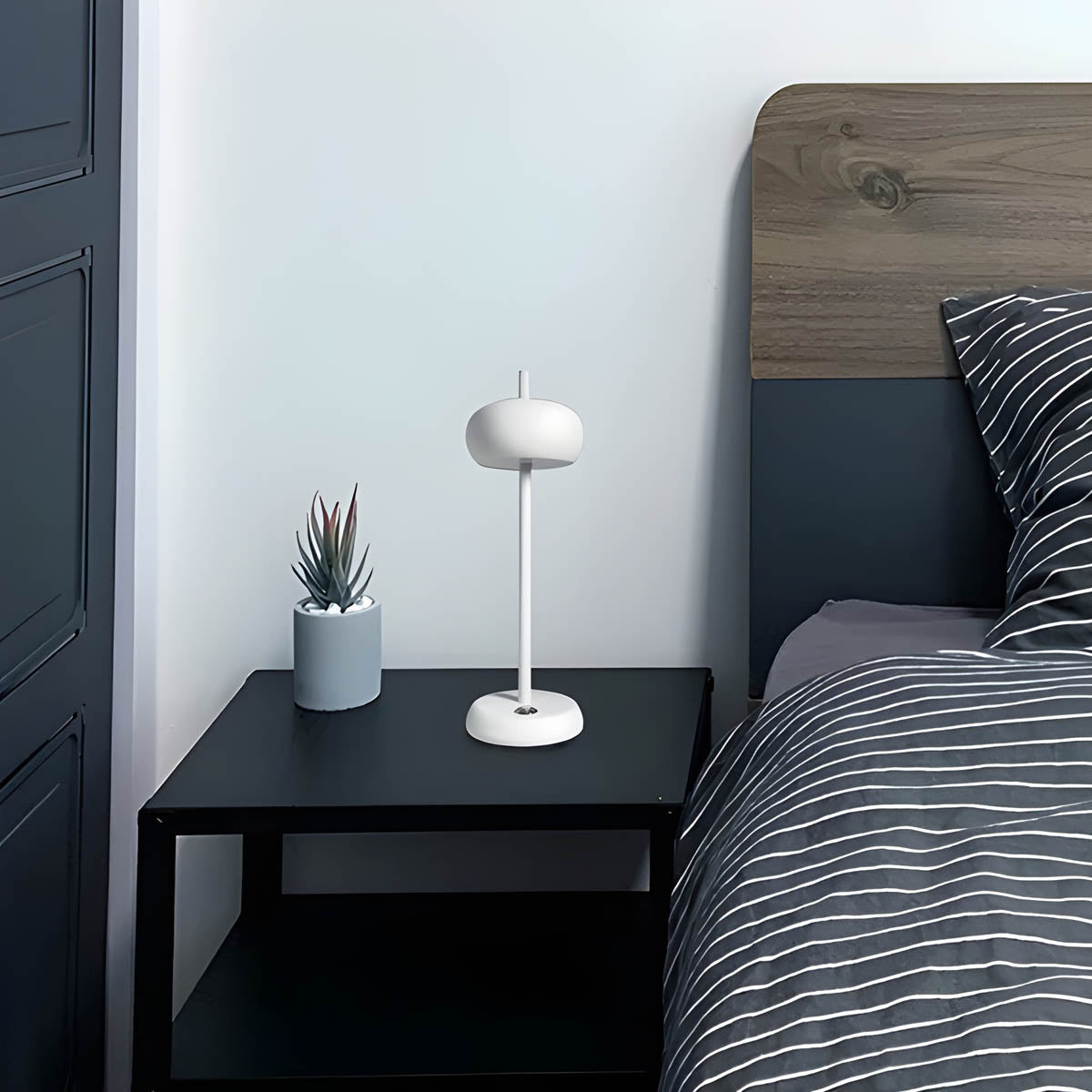 RINE Table Lamp – Minimalist Elegance with Adjustable LED Lighting