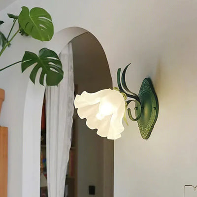 Lily Blossom Wall Light – Elegant Floral-Inspired Wandleuchte