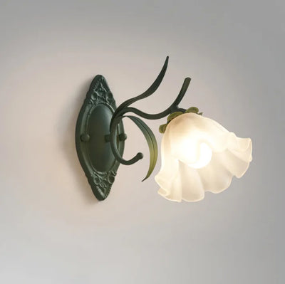Lily Blossom Wall Light – Elegant Floral-Inspired Wandleuchte