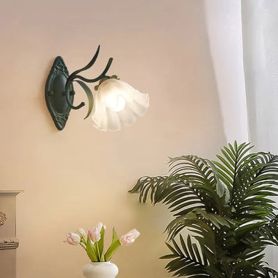 Lily Blossom Wall Light – Elegant Floral-Inspired Wandleuchte