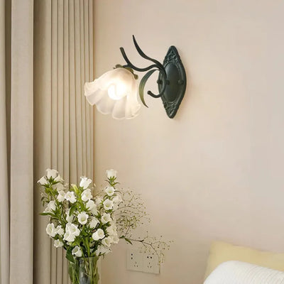 Lily Blossom Wall Light – Elegant Floral-Inspired Wandleuchte