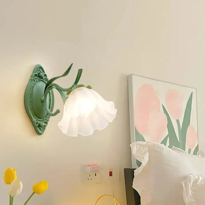 Lily Blossom Wall Light – Elegant Floral-Inspired Wandleuchte