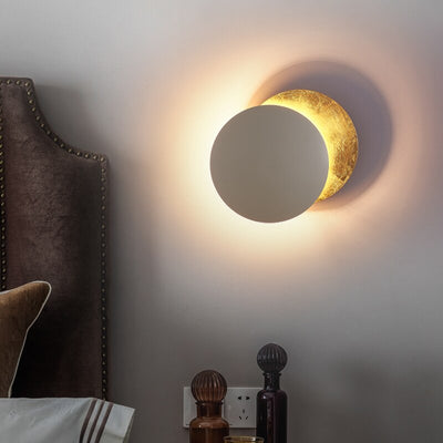 Lumi Wall Light – Elegant Rotating LED Wall Lamp with Golden Discs