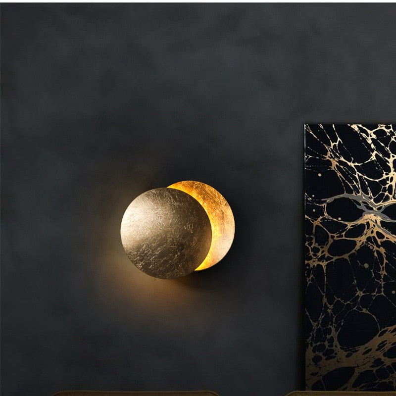 Lumi Wall Light – Elegant Rotating LED Wall Lamp with Golden Discs