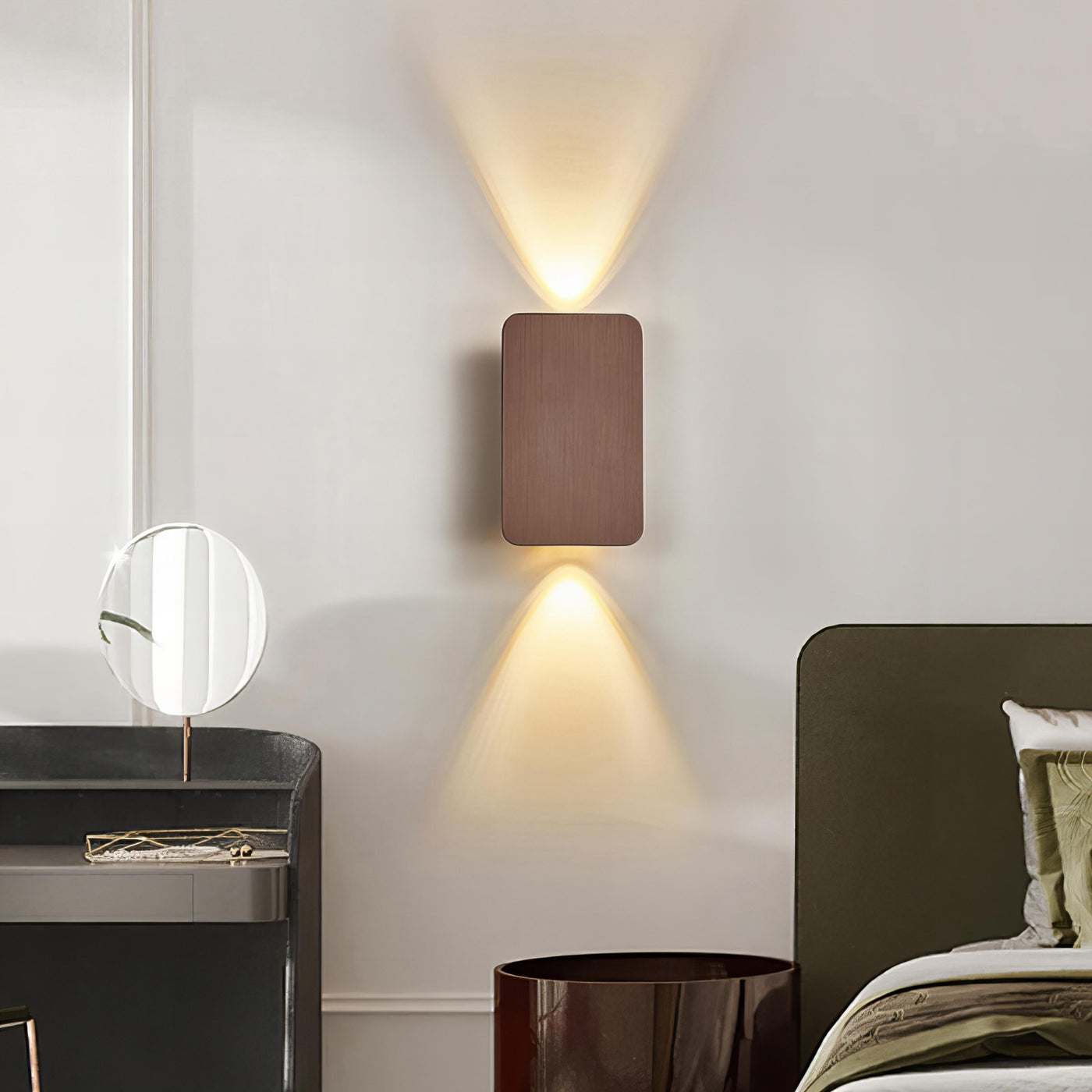 Luma Outdoor Wall Sconce – Modern Rectangular Design for Exterior Spaces