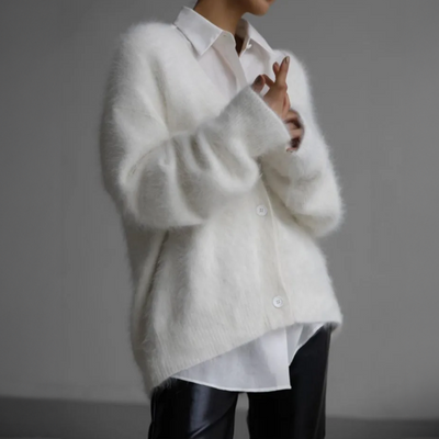 Hailey Cashmere Cardigan – Timeless Elegance and Unmatched Comfort