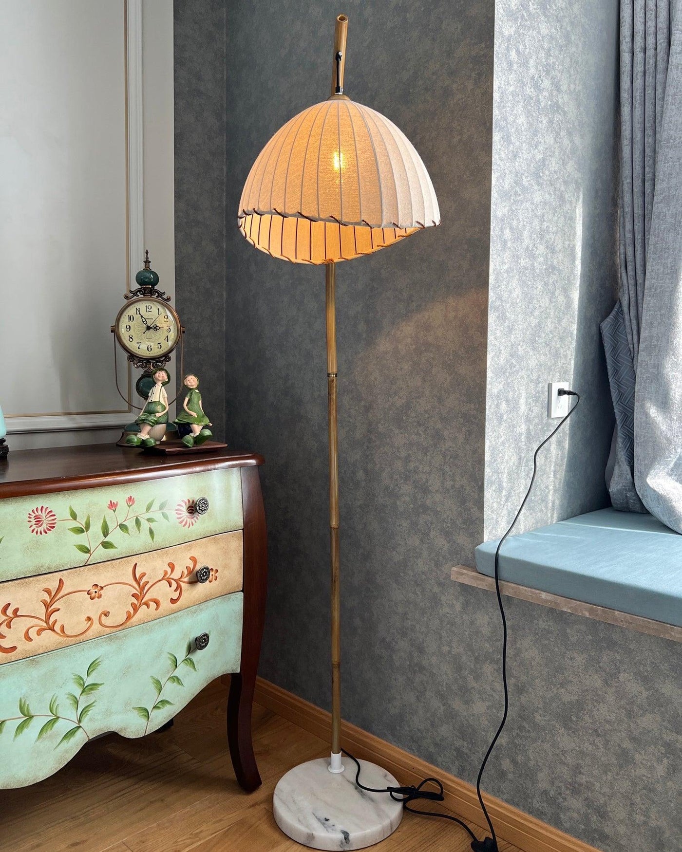 Japanese Bamboo Floor Lamp – Minimalist Zen-Inspired Lighting for a Tranquil Atmosphere